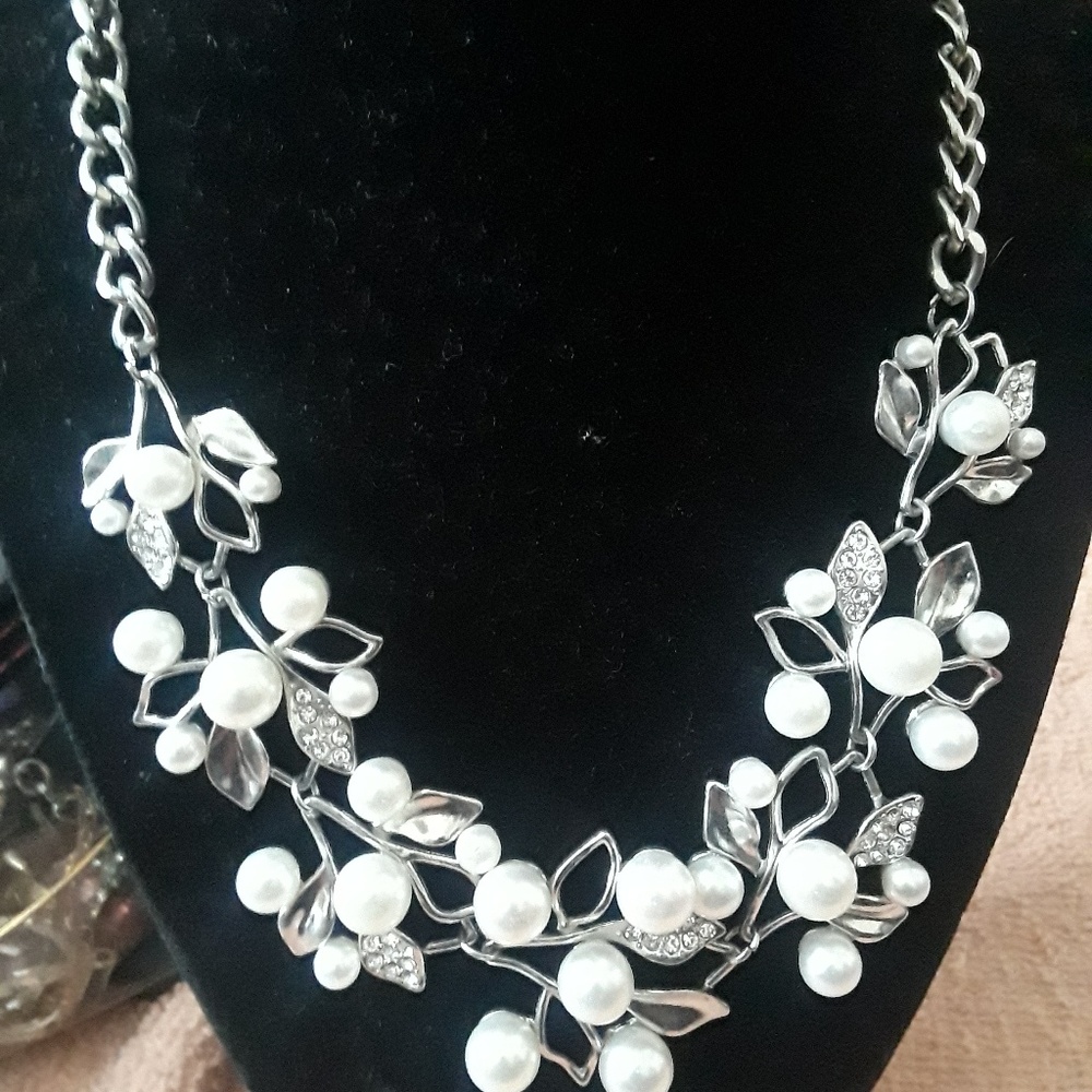 COPY - Necklace pearl Like colors and Silver